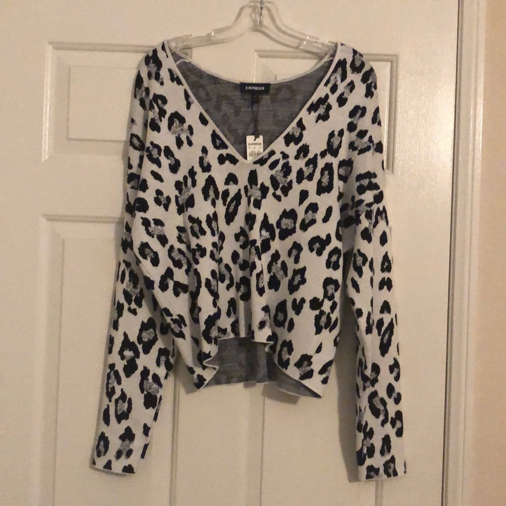 New black and white sweater